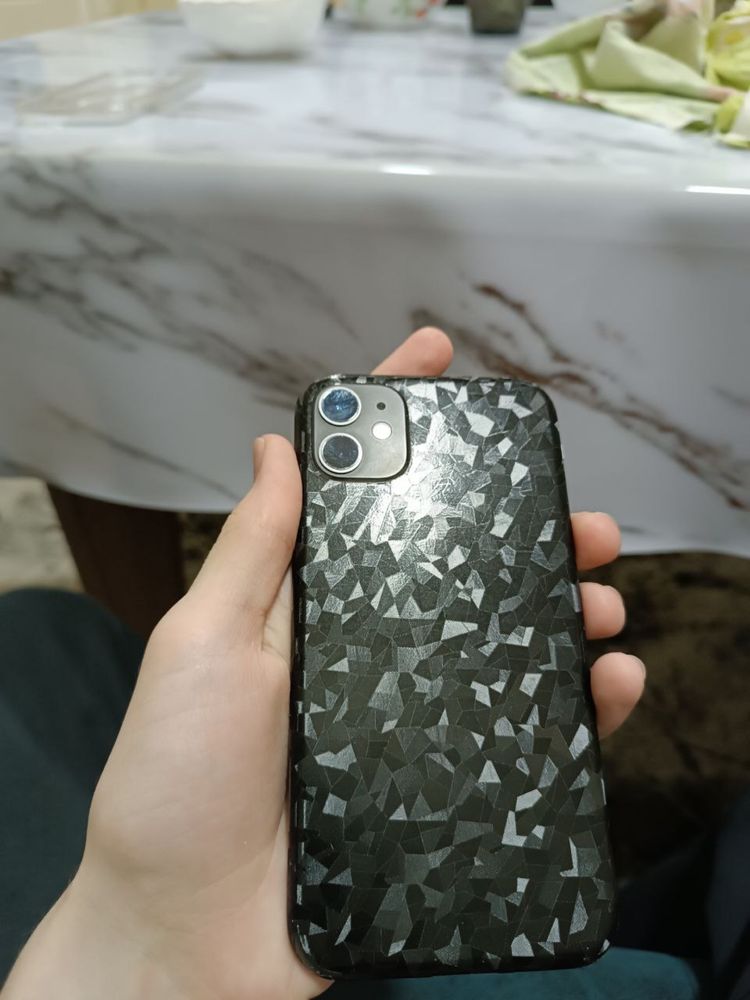 iPhone 11 qora 5mln sum