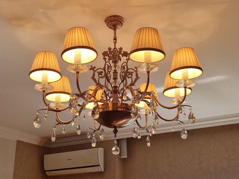 Продам восьми рожковую люстру