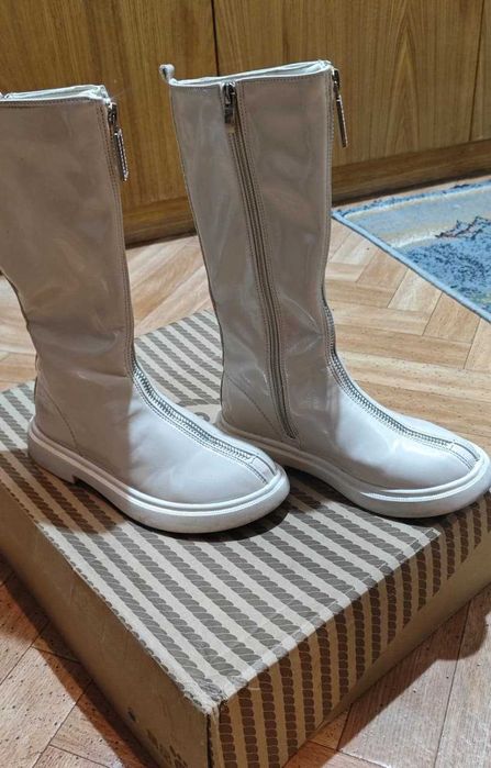 Продам детские сапоги для девочки