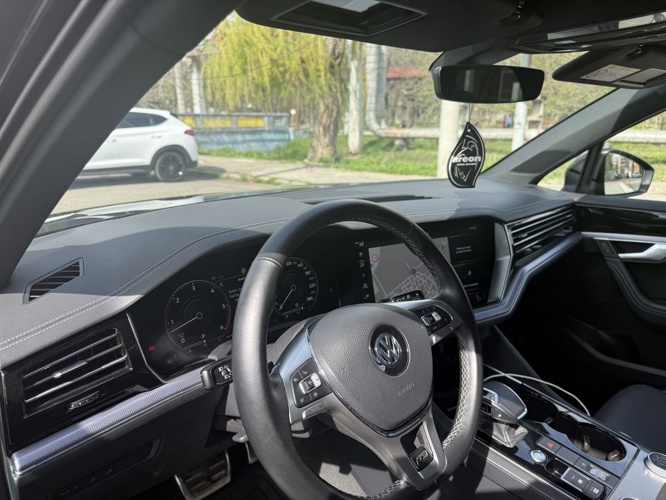 Vw touareg R line 2019 black edition in stare impecabila