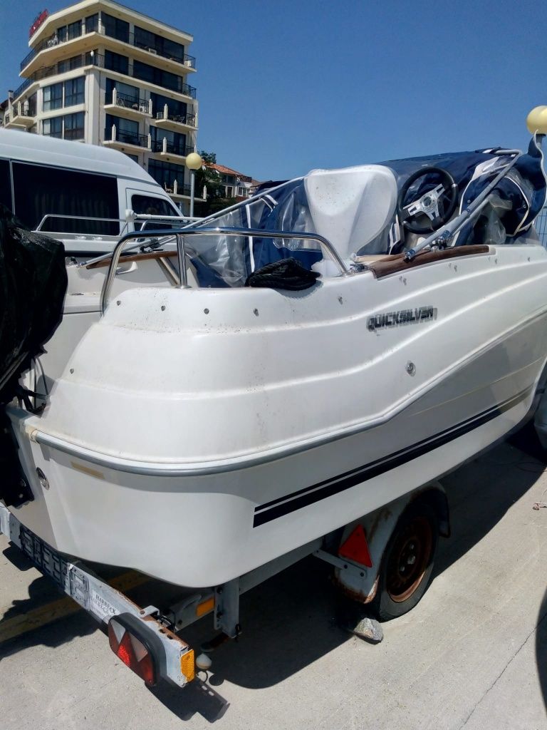 Лодка моторна, катер Quicksilver 430 cabin