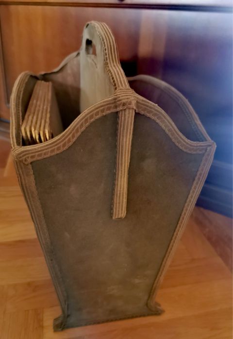 Антикварна поставка за списания за муз. плочи + 6 подложки за чинии