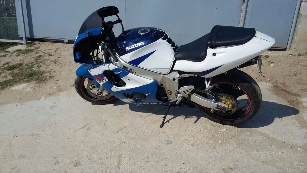 Suzuki SRAD 600 на части