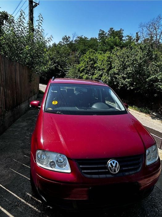 Vând Volkswagen Touran