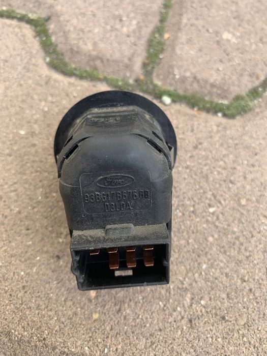 Копче бутон ел.огледала форд фокус ford focus