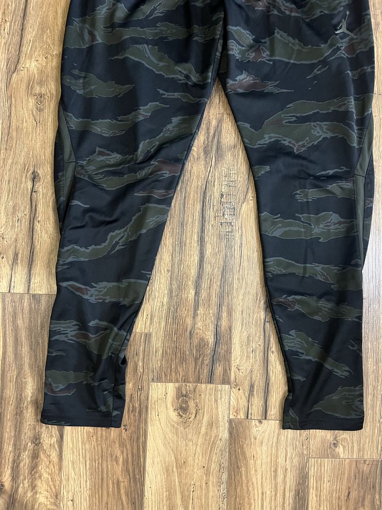 Jordan size XL Camo Skinny