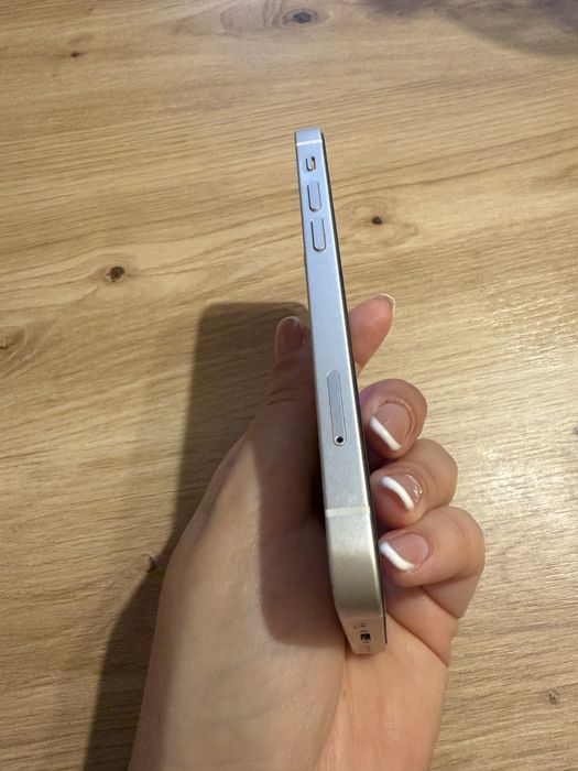 Продавам Iphone 13 mini