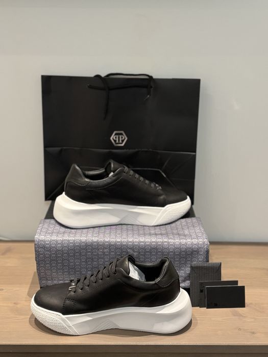 Adidasi sport negrii josi