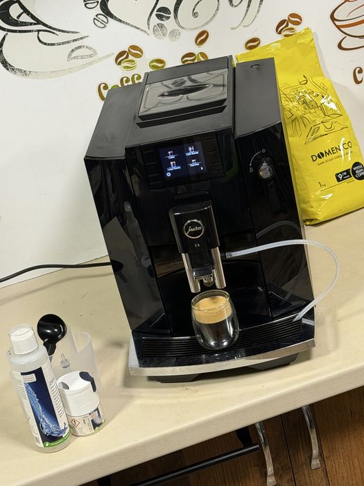 Кафемашина кафе автомат JURA E6 PIANO BLACK с гаранция