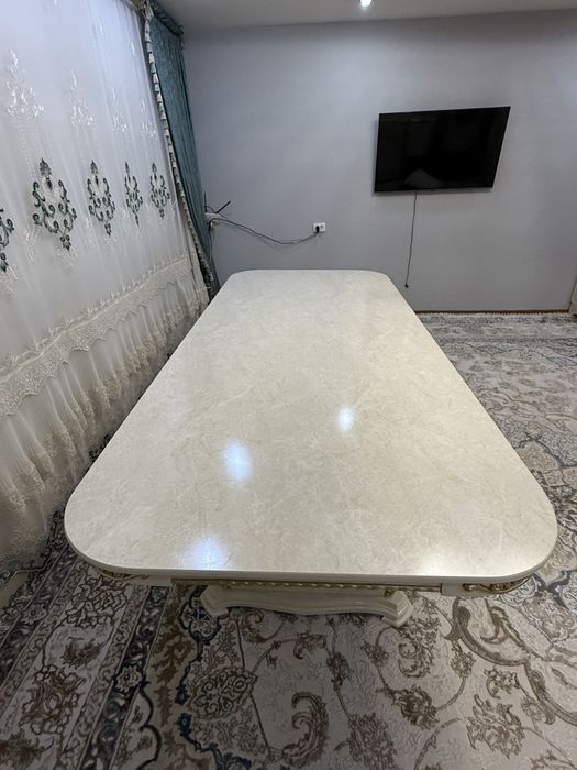 Продается стол со стульями