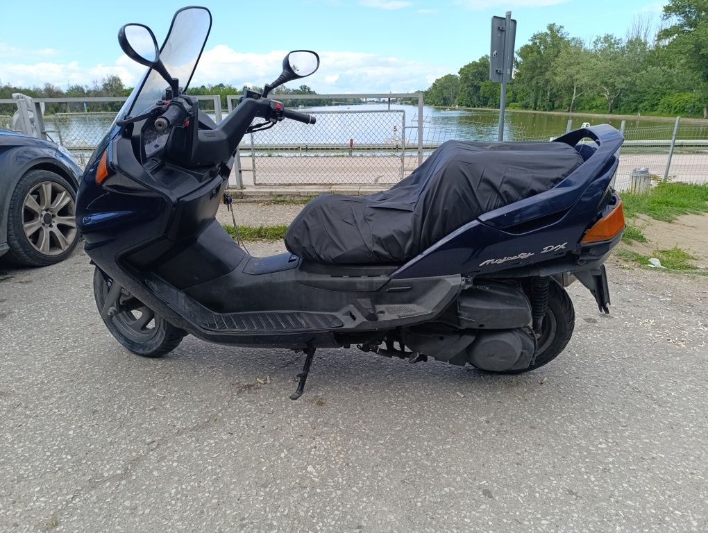 Продавам yamaha majesty 250 DX