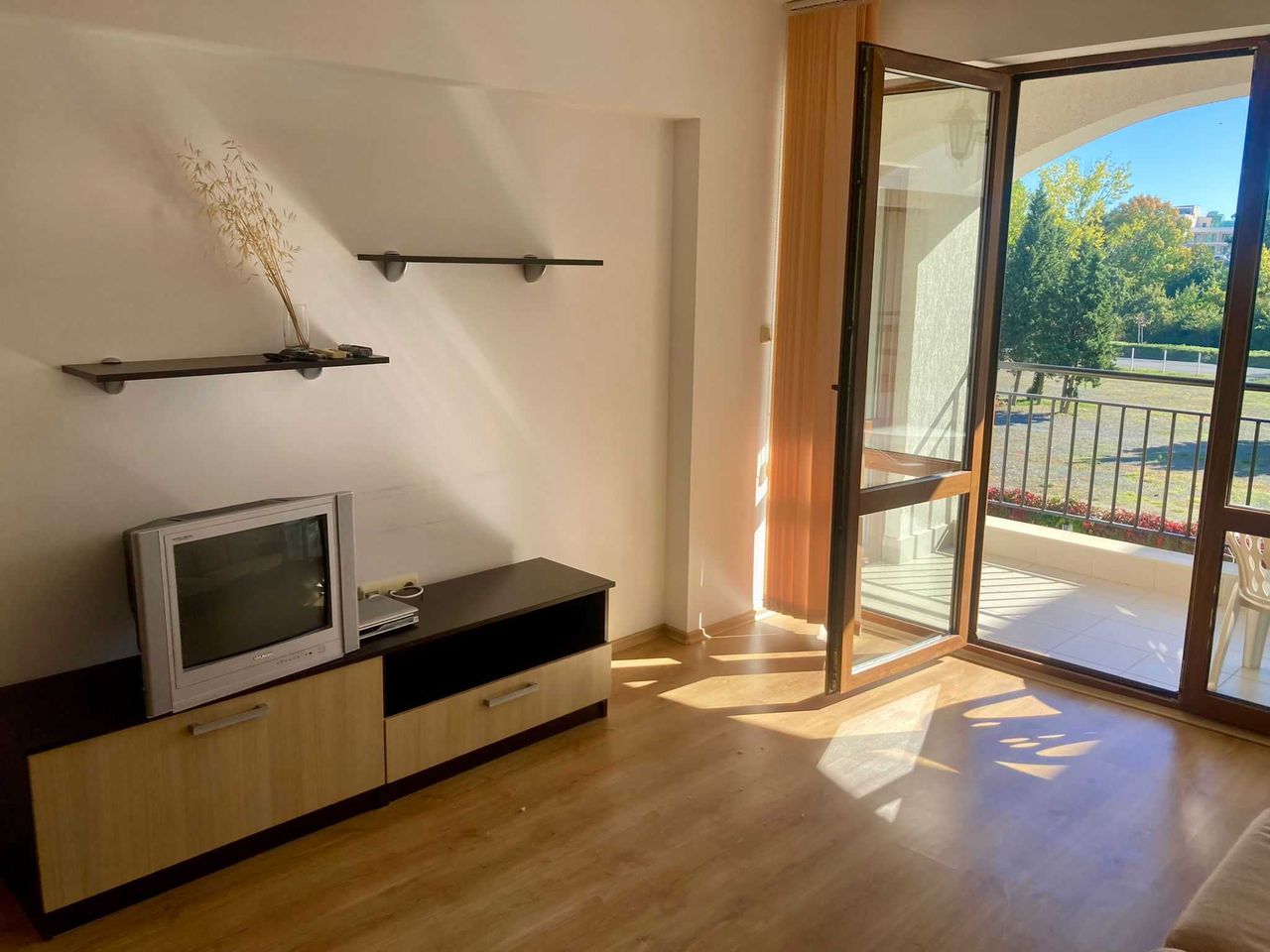Продава се Двустаен апартамент в к.к. Слънчев бряг - 72 кв.м за 1028 €/кв.м - Снимка #3