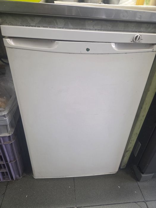 Малък хладилник и малък фризер