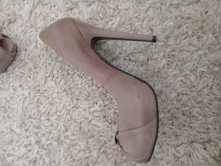 Pantofii GUESS Mărimea 37