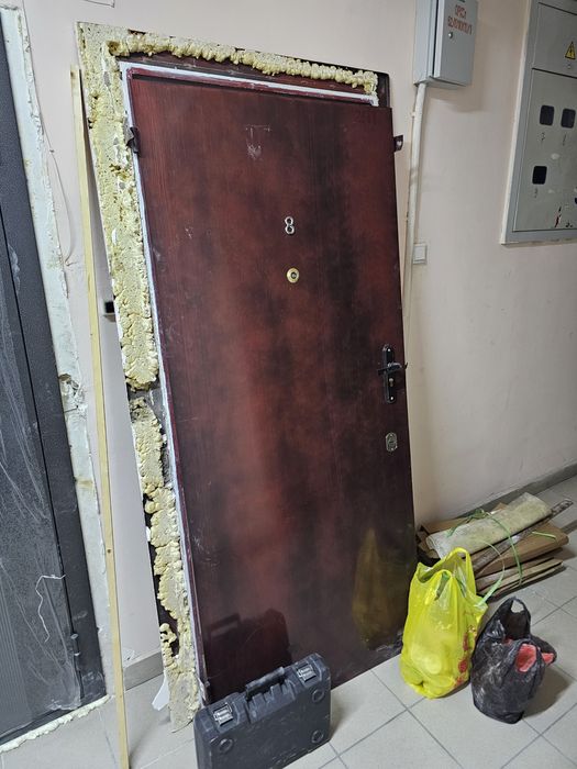 Дверь наружный железный