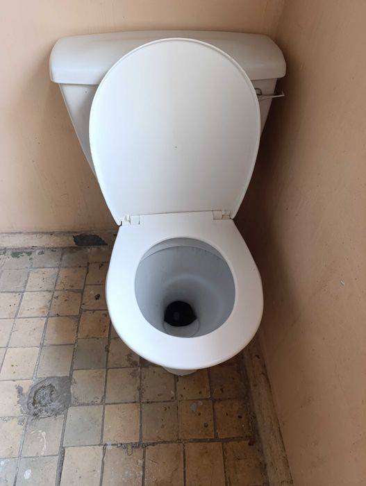 Продам унитаз б/у  хорошем состоянии