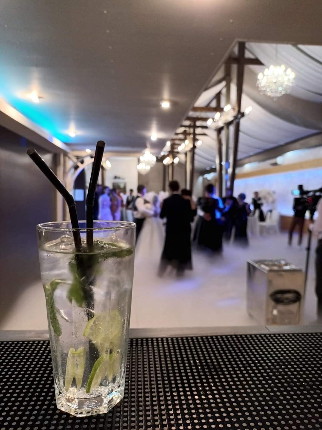 Cocktail Bar - One Shot, Please!