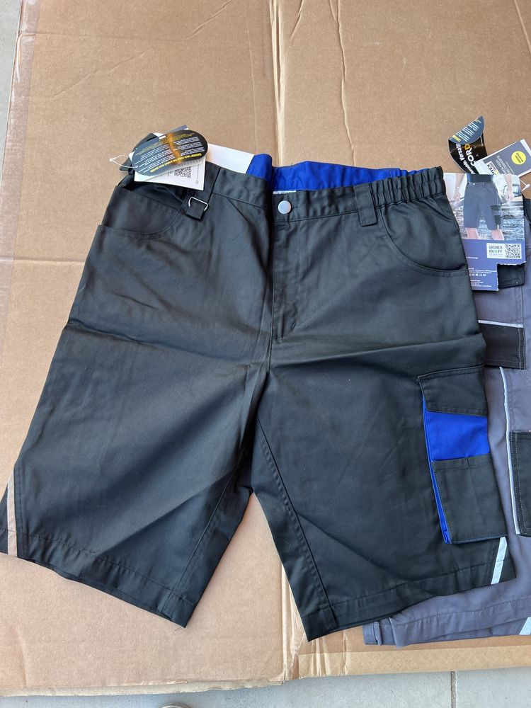 Pantaloni scurti de lucru si Tricouri profesionale . Noi
