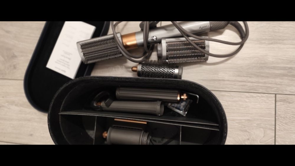 Uscător și ondulator păr Dyson