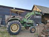 Tractor John deere cu încărcător frontal