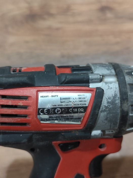 Filetanta/ mașină de găurit Milwaukee C18 DD