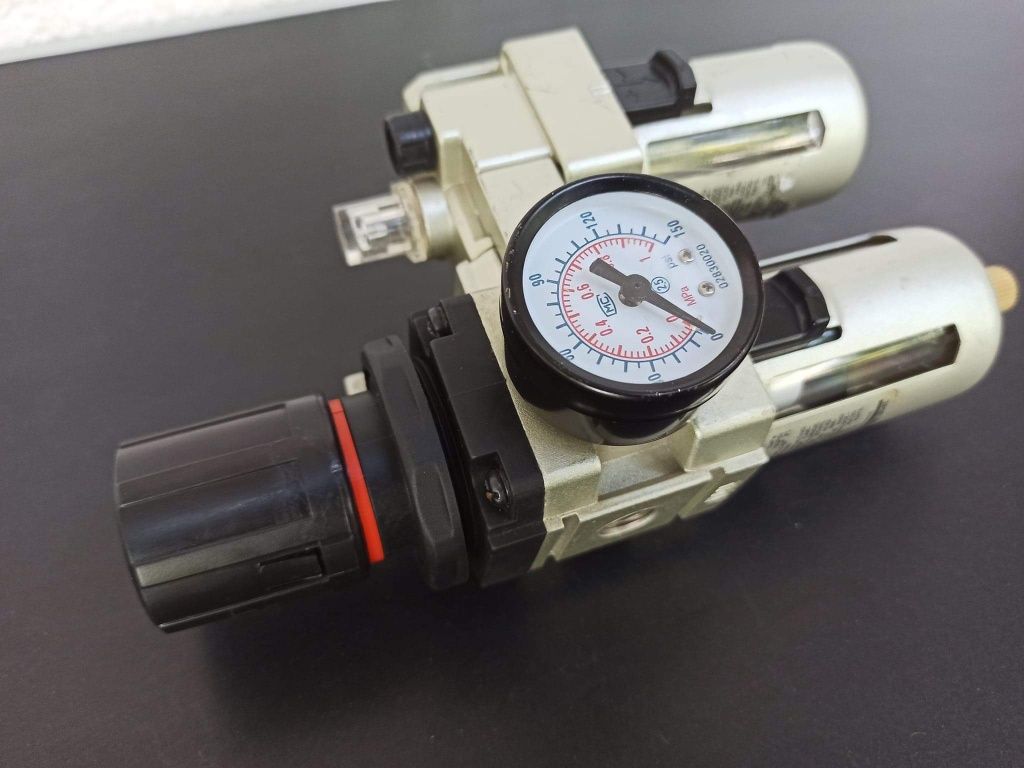 Filtru de aer comprimat regulator si lubrificator, intrare de aer 1/4