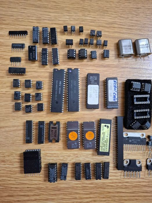 Procesoare INTEL Circuite Integrate Memori SRAM Volatile si Nonvolatil