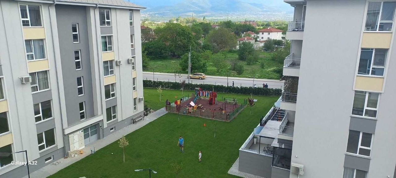 Дава се под наем Двустаен апартамент в Пловдив, Остромила - 65 кв.м за 425 € - Снимка #2