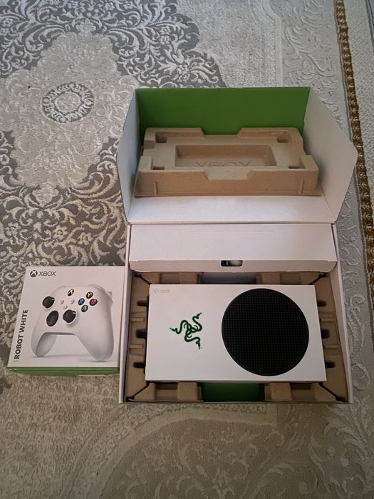Продам Xbox Series S