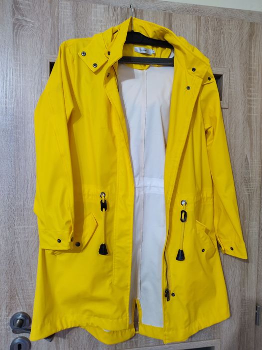 Яке за дъжд с качулка