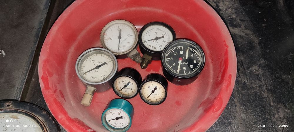 Манометры, советские и немецкие рабочие