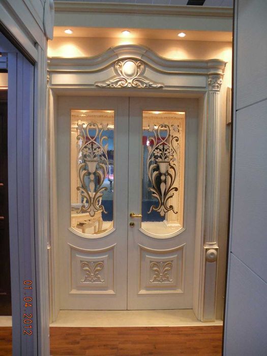 Usa, portal si masa sculptate si pictate manual, fabricate in Italia