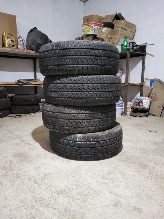 Продается шины зимние.  комплект