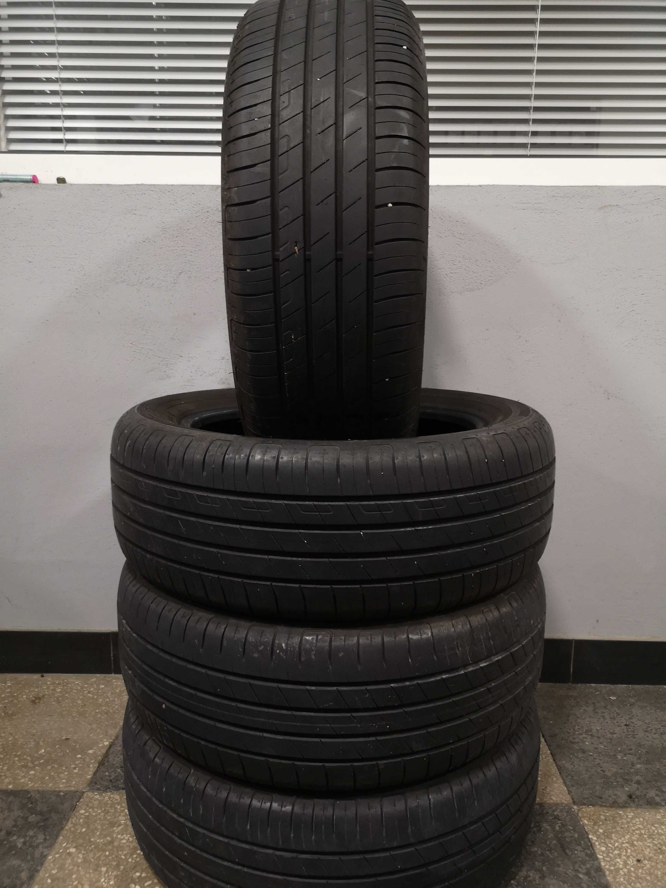4бр 215/55/17 GOODYEAR 6,8мм грайфер дот:20 безплатен монтаж