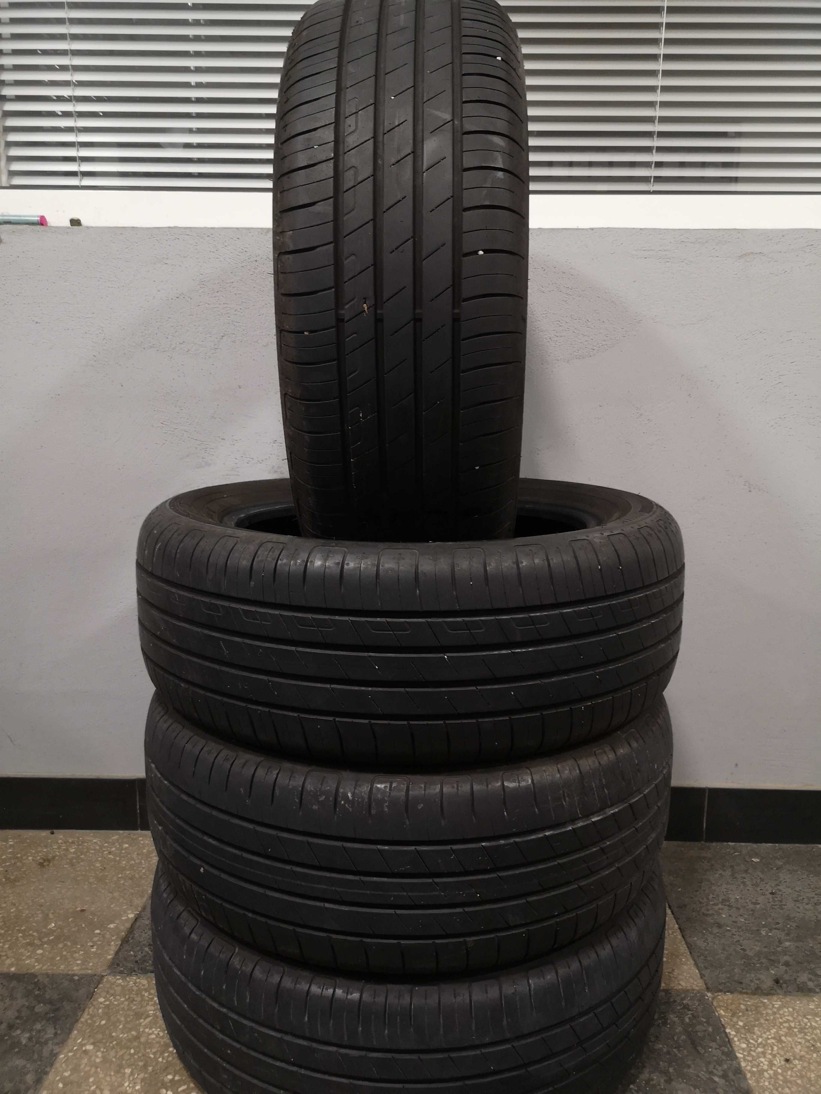 4бр 215/55/17 GOODYEAR 6,8мм грайфер дот:3720 безплатен монтаж+++