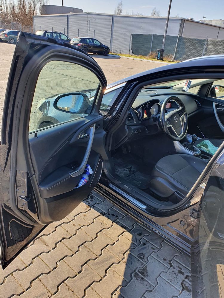 Opel astra J 2011