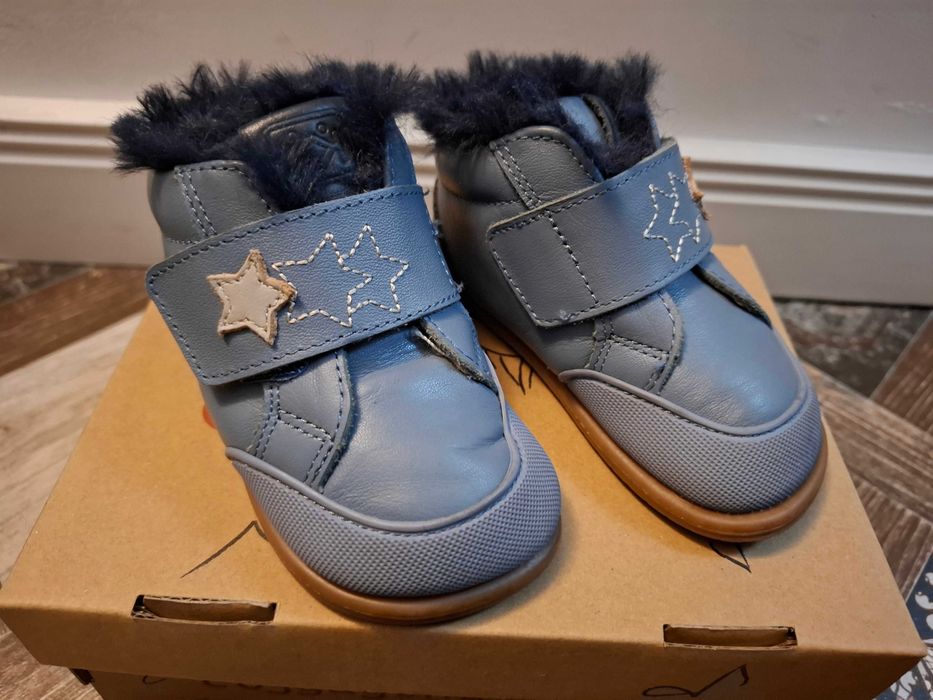 Бебешки боси зимни обувки р-р 20