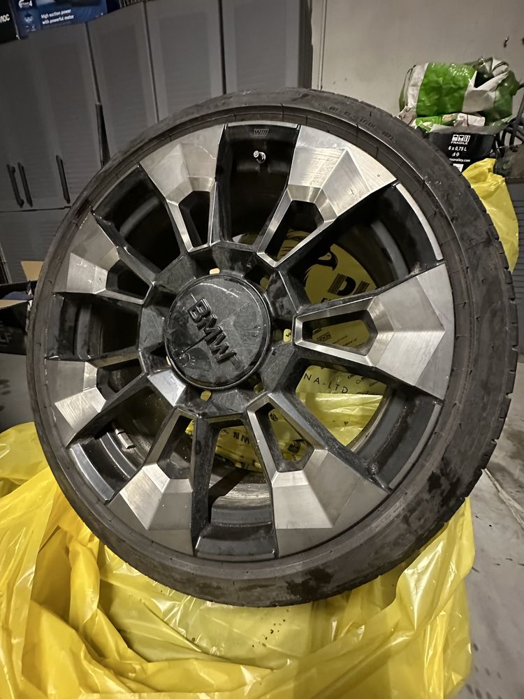 4бр летни гуми с джанти 23’’ за BMW XM. 2бр 315/30/23 и 2бр 275/35/23
