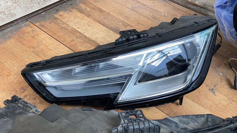 Far xenon Audi A4 B9 8W 2015 - 2019 far Stanga dreapta