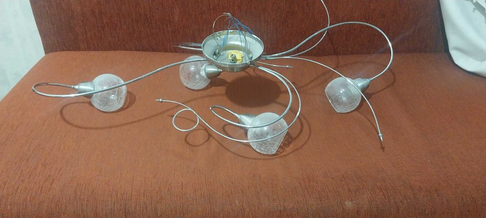 Люстра потолочная.