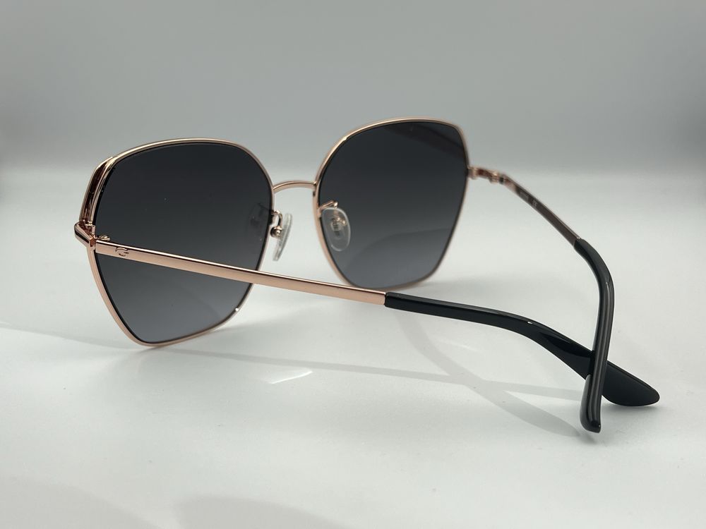 Оригинални дамски слънчеви очила Guess