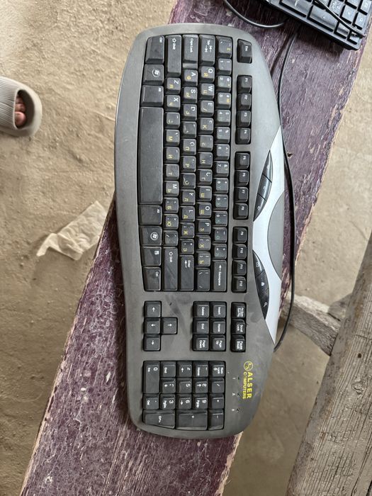 Две клавиатуры рабочие
