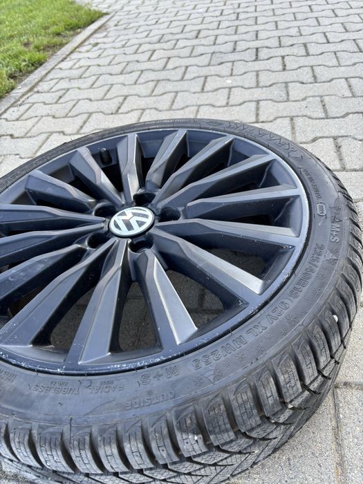 Jante aliaj 18 cu anvelope de iarna R18/225/40