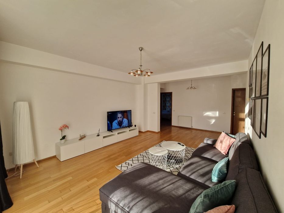 3 camere  lângă Sala Polivalenta