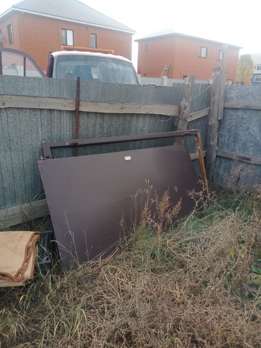 Продам железную дверь