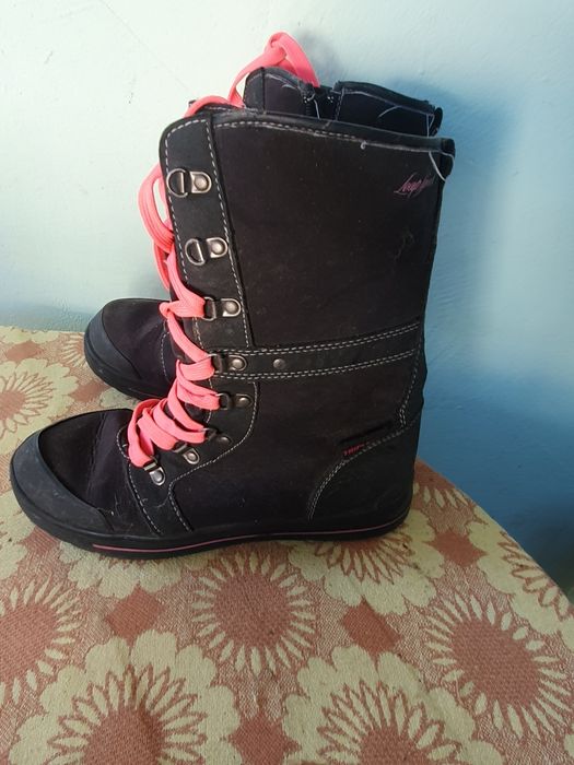 Дамски боти и обувки