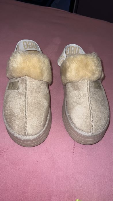 Papuci saboti UGG