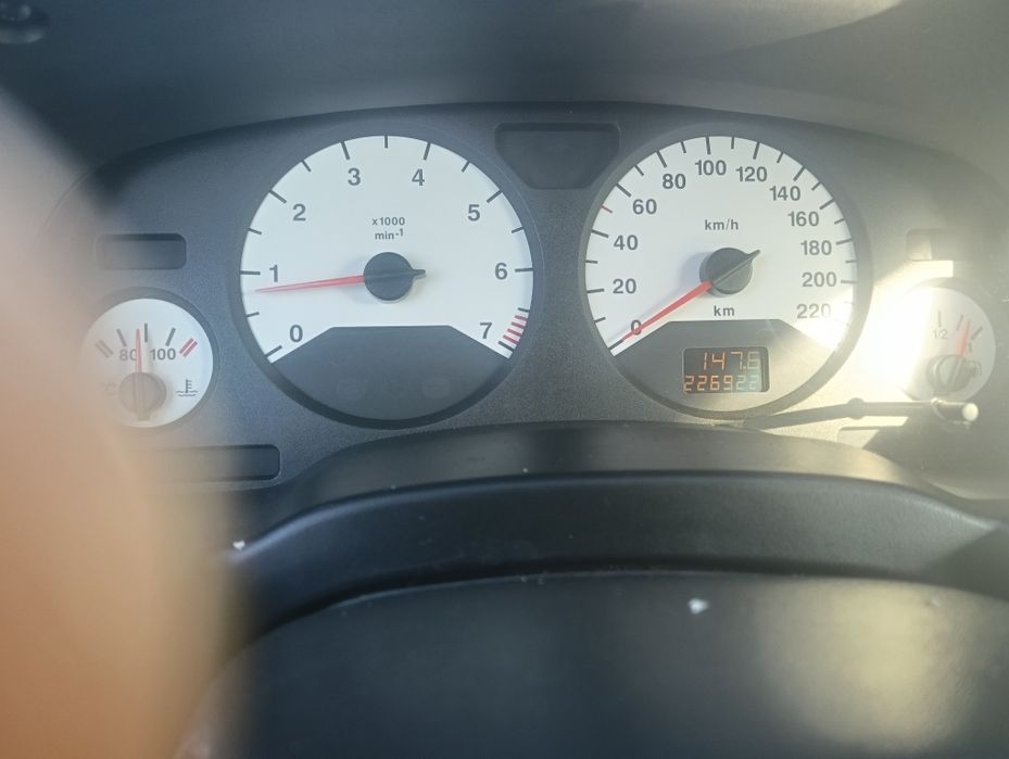 Vând sau schimb Zafira A