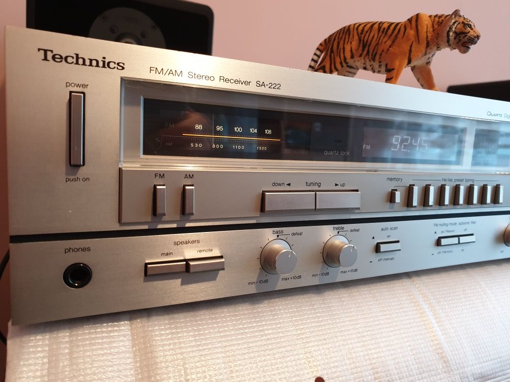 Technics SA-222. Receiver vintage superb. Sunet analogic de vis.