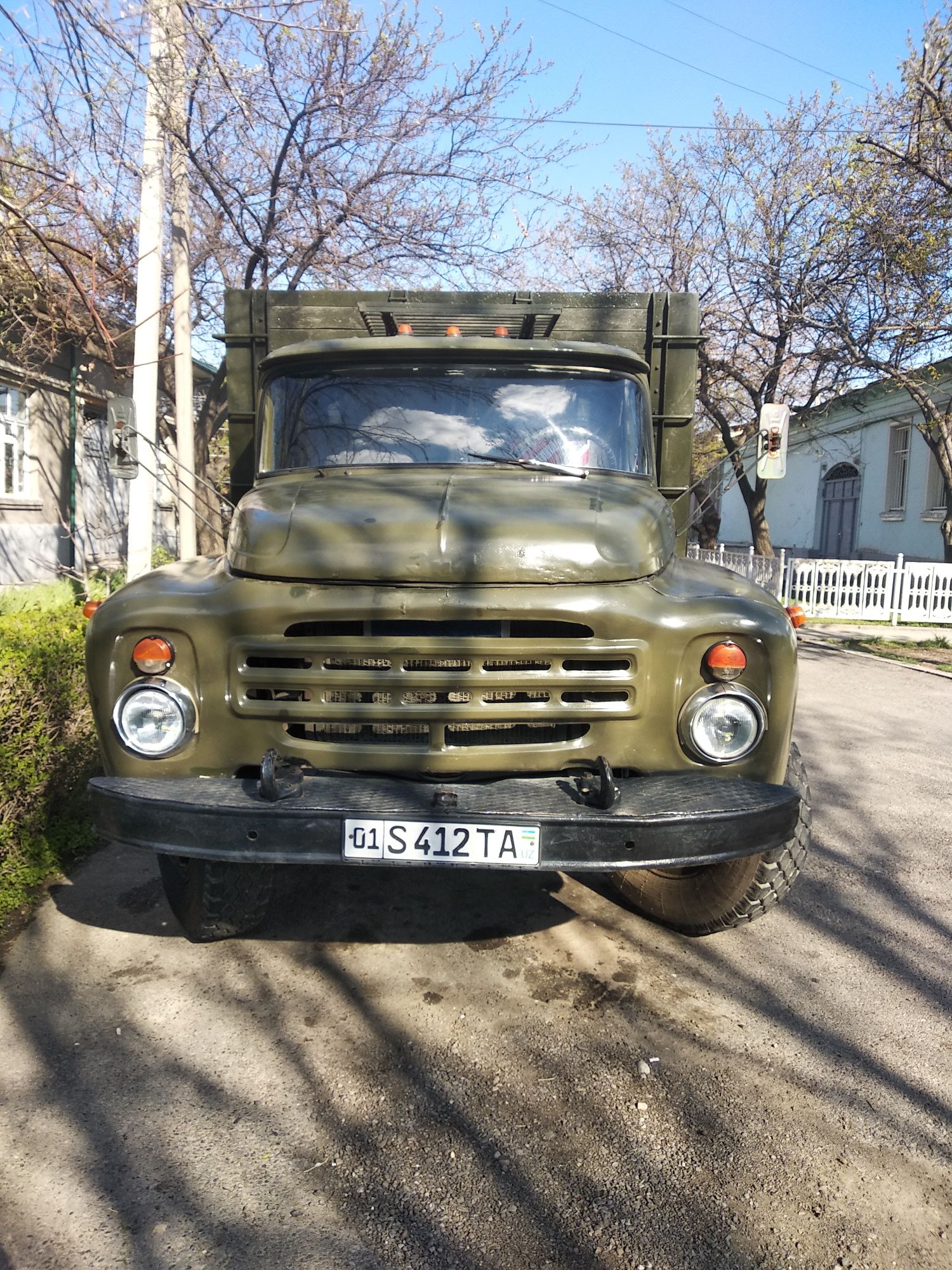 Zil 130g sotiladi